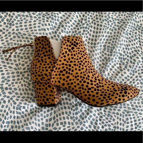 NIB Qupid Joann Low Cut Ankle Boots Leopard 8.5 - Picture 8 of 13